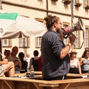 Klare Forderungen statt stumpfer Parolen - laut und leidenschaftlich! Kundgebung Kultur auf die Kaserne